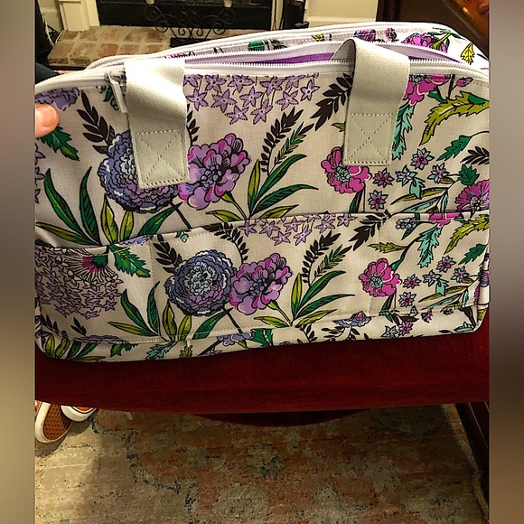 NWOT, Vera Bradley Grand travel bag in “Fresh Cut Flowers” - Picture 5 of 7